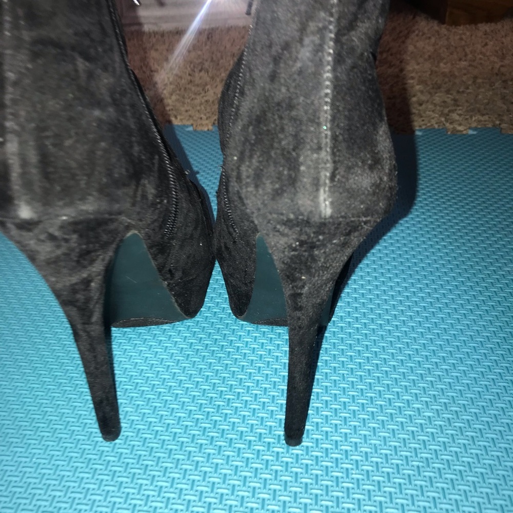 Cute Toe-Out Booties! - Picture 7 of 7